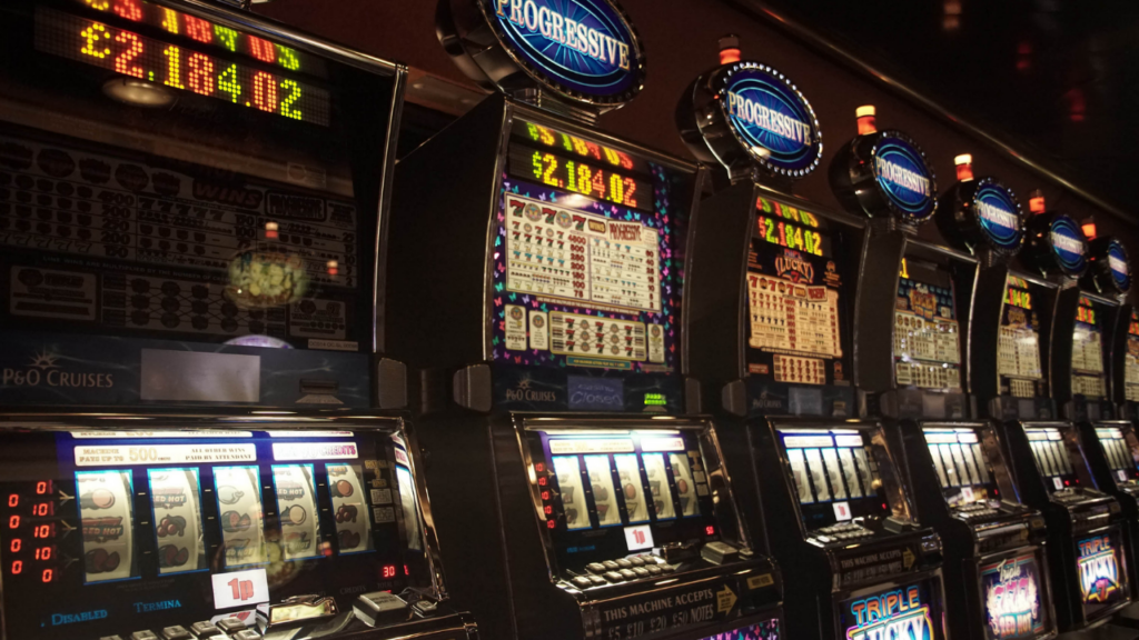 8 Cara Menang Banyak Main Slot Online di HP